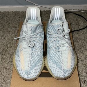 Yeezy 350 V2 ‘cloud white’